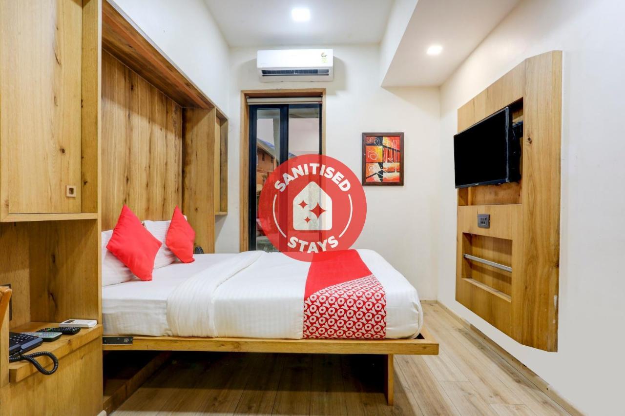 Oyo 81549 Hotel Elegance Nx Bombay Eksteriør billede